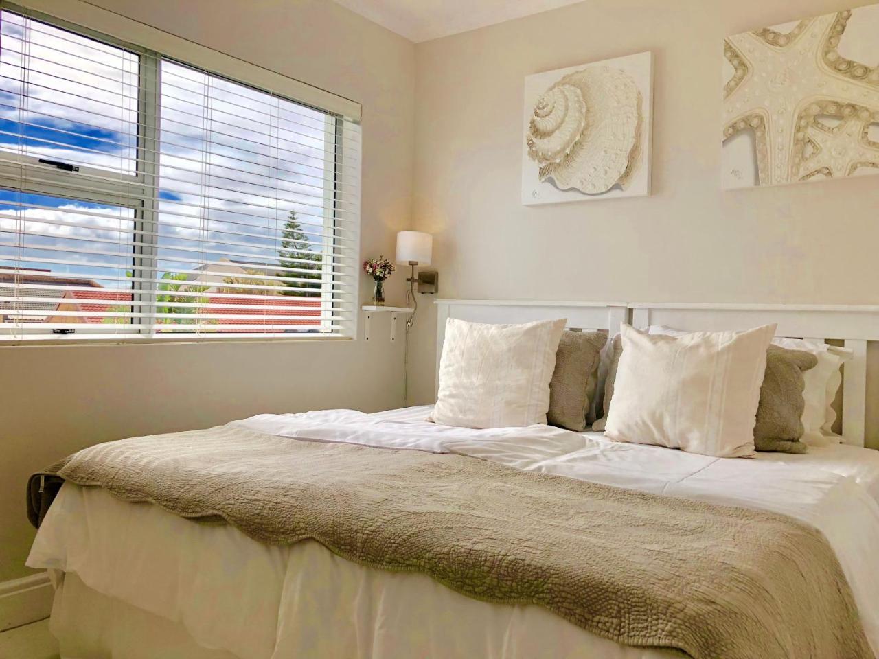 5 Options Guest House Блубергстранд Екстериор снимка