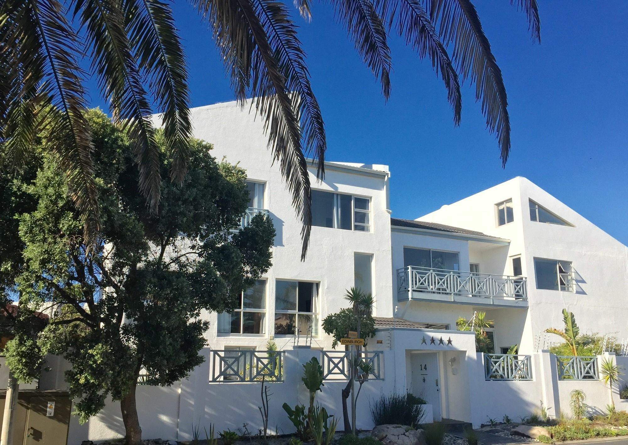 5 Options Guest House Блубергстранд Екстериор снимка
