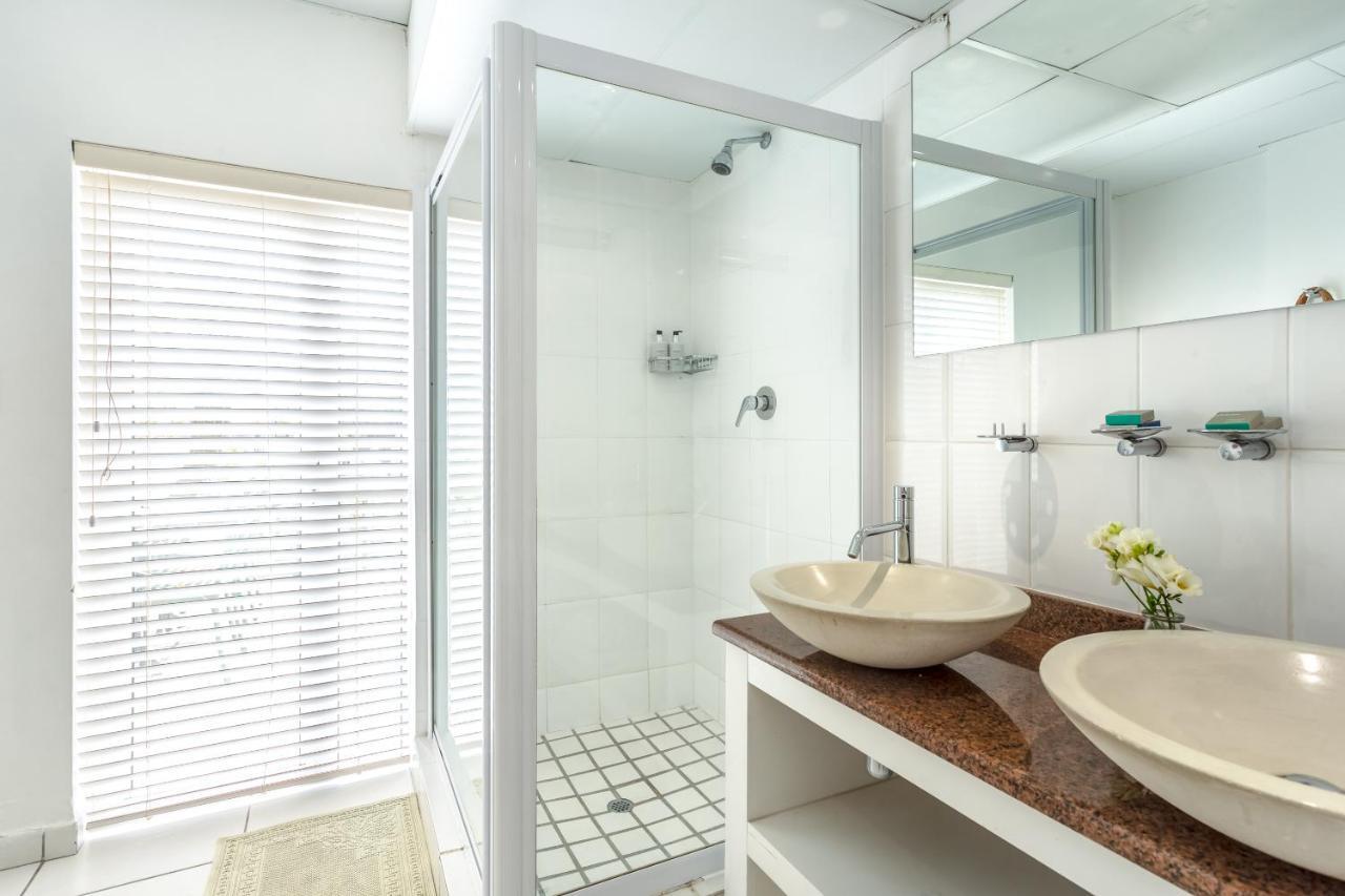 5 Options Guest House Блубергстранд Екстериор снимка
